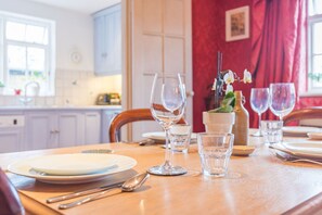 Grand House, Garden View (3 Bedrooms) | In-room dining - Royal Richmond Family Home by Kew Gardens (Richmond)