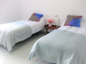 5 chambres, fer et planche Ă repasser
