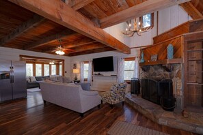 TV, fireplace