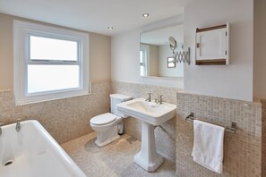 บ้านพัก | ห้องน้ำ | ของใช้ในห้องน้ำฟรี, ไดร์เป่าผม, ผ้าเช็ดตัว