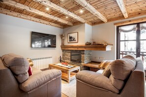 Télévision, cheminée