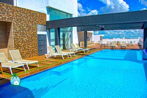 Outdoor pool - Tower Central - New Luxury - Ocean view (Santo Domingo)