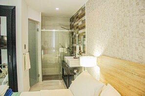 Business Apartment | Bathroom
