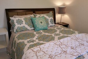 2 chambres, matelas mémoire de forme, fer et planche à repasser