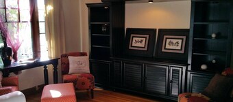 30+ Day❤️Smart Craftsman ❤️of Downtown | King Queen | BBQs, Patio Set + Fenced Y