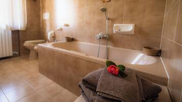 Badewanne, Haartrockner, Bidet