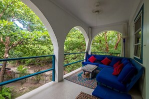 Property grounds - Jungle ambiance, comfortable chic room (Ambergris Caye)