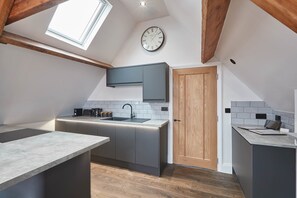 House | Private kitchen | Fridge, microwave, oven, stovetop - The Loft at Skinner St (Whitby)