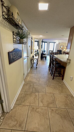 Interior - Beach Front Condo on the 6 Floor Phoenix VII Sleeps 10 Summer Discounts (Orange Beach)