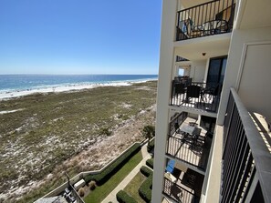 Outdoor dining - Beach Front Condo on the 6 Floor Phoenix VII Sleeps 10 Summer Discounts (Orange Beach)