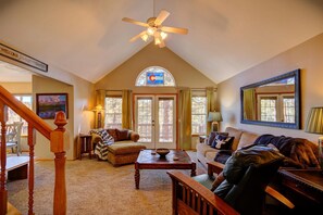 Smart TV, books - "The Lodge" At Pagosa's Dutton Canyon/Hot Tub/Gas FP Stove/Pool Table/Pets (Pagosa Springs)