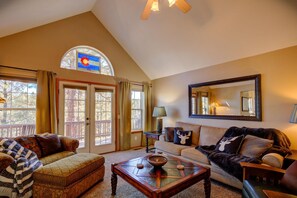 Smart TV, books - "The Lodge" At Pagosa's Dutton Canyon/Hot Tub/Gas FP Stove/Pool Table/Pets (Pagosa Springs)