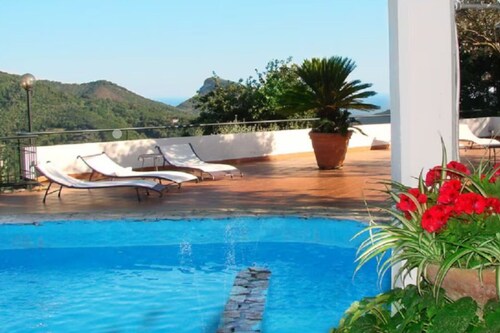 Elegant villa at the gates of the divine Amalfi coast with exlusive pool