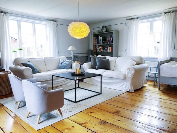 TV, fireplace, books, stereo