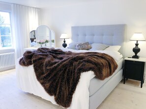 3 chambres, fer et planche à repasser, Wi-Fi, draps fournis