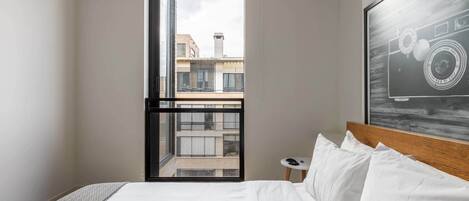 2 habitaciones, tabla de planchar con plancha, wifi y ropa de cama