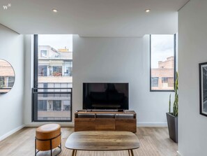 TV, offices - w* | Industrial 2BR in Parque Virrey (Bogotá)