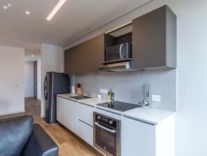 Fridge, microwave, oven, stovetop - w* | Industrial 2BR in Parque Virrey (Bogotá)