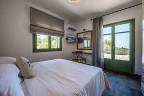 2 bedrooms, in-room safe, iron/ironing board, free WiFi