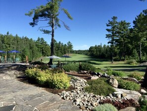 Property grounds - Luxury Cottage, Rocky Crest Golf Resort, Lake Joseph (MacTier)