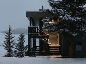 Exterior - Penthouse #4 Panoramic Views, Hot Tub, 75" & 55" TVs, Sonos, Free Town & Ski Bus (Mt. Crested Butte)