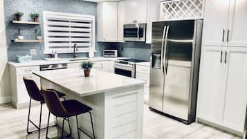 Coffee/tea maker, fridge, microwave, oven