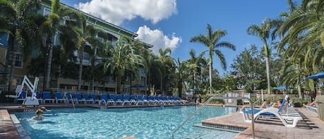 Piscina all'aperto, una piscina riscaldata