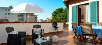 House with large terrace, AC, wifi, parking space