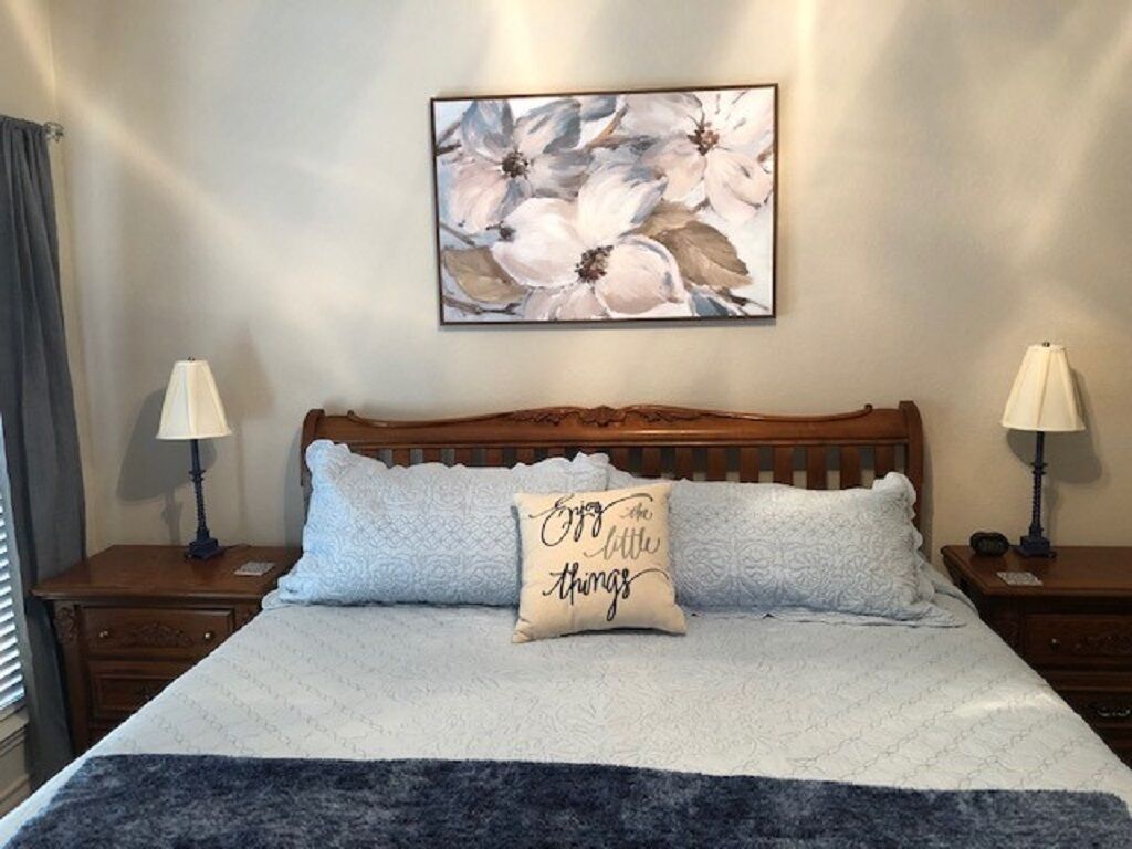 2 多间卧室、办公桌、免费 WiFi、床单