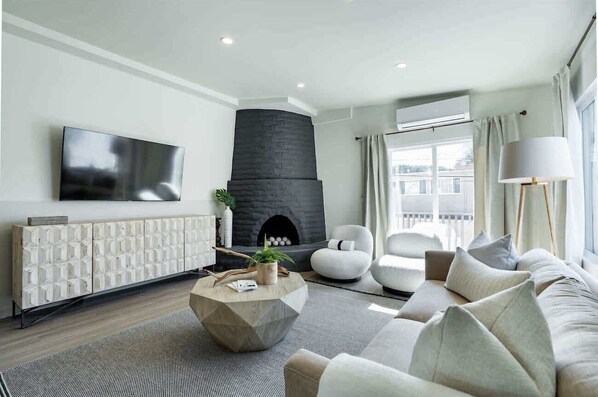 TV, fireplace, offices