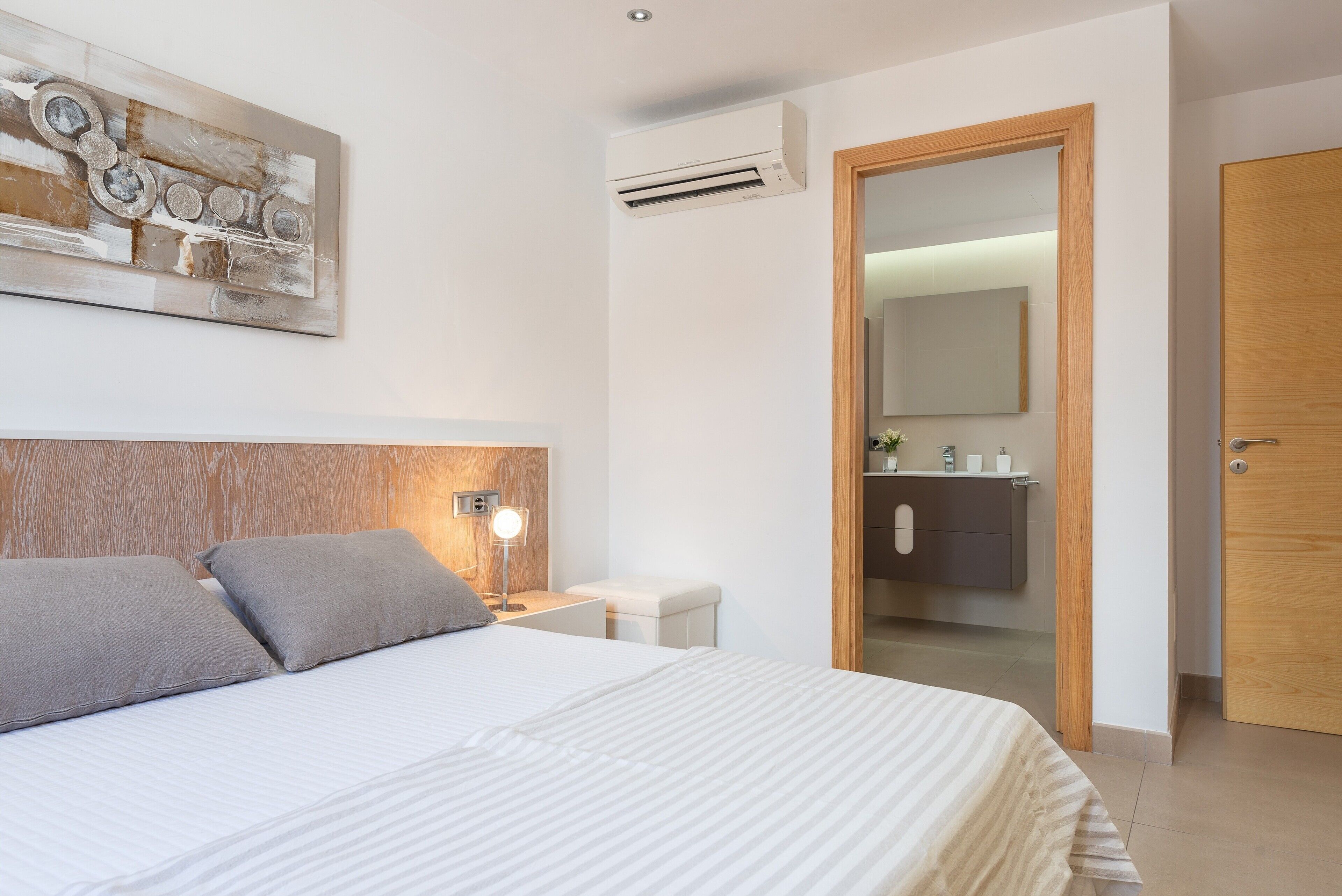 2 chambres, fer et planche à repasser, Wi-Fi gratuit, draps fournis