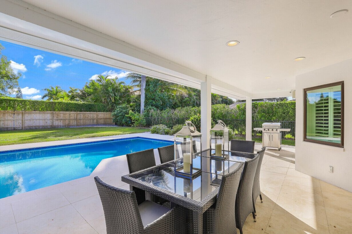 Photo 17 of Modern Oasis: Private Beach Access. Minutes from Downtown & Optional Golf Cart