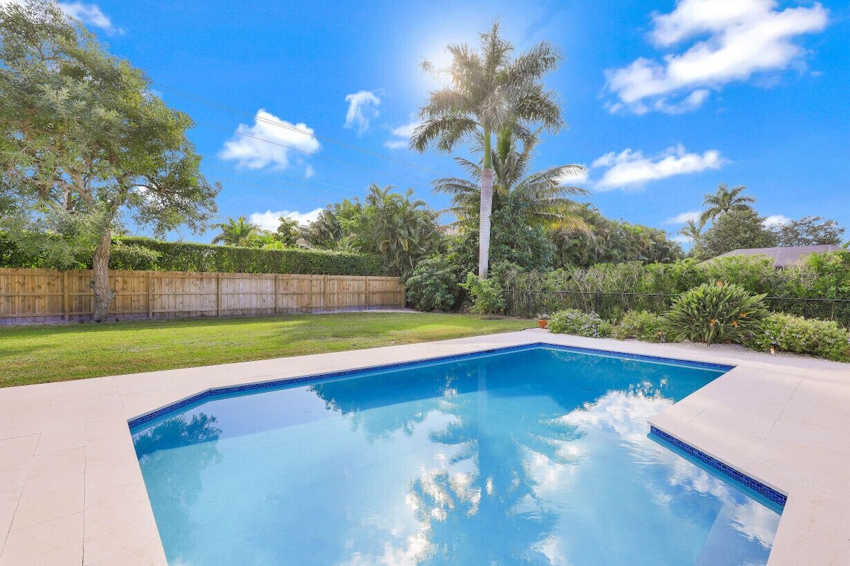 Photo 4 of Modern Oasis: Private Beach Access. Minutes from Downtown & Optional Golf Cart