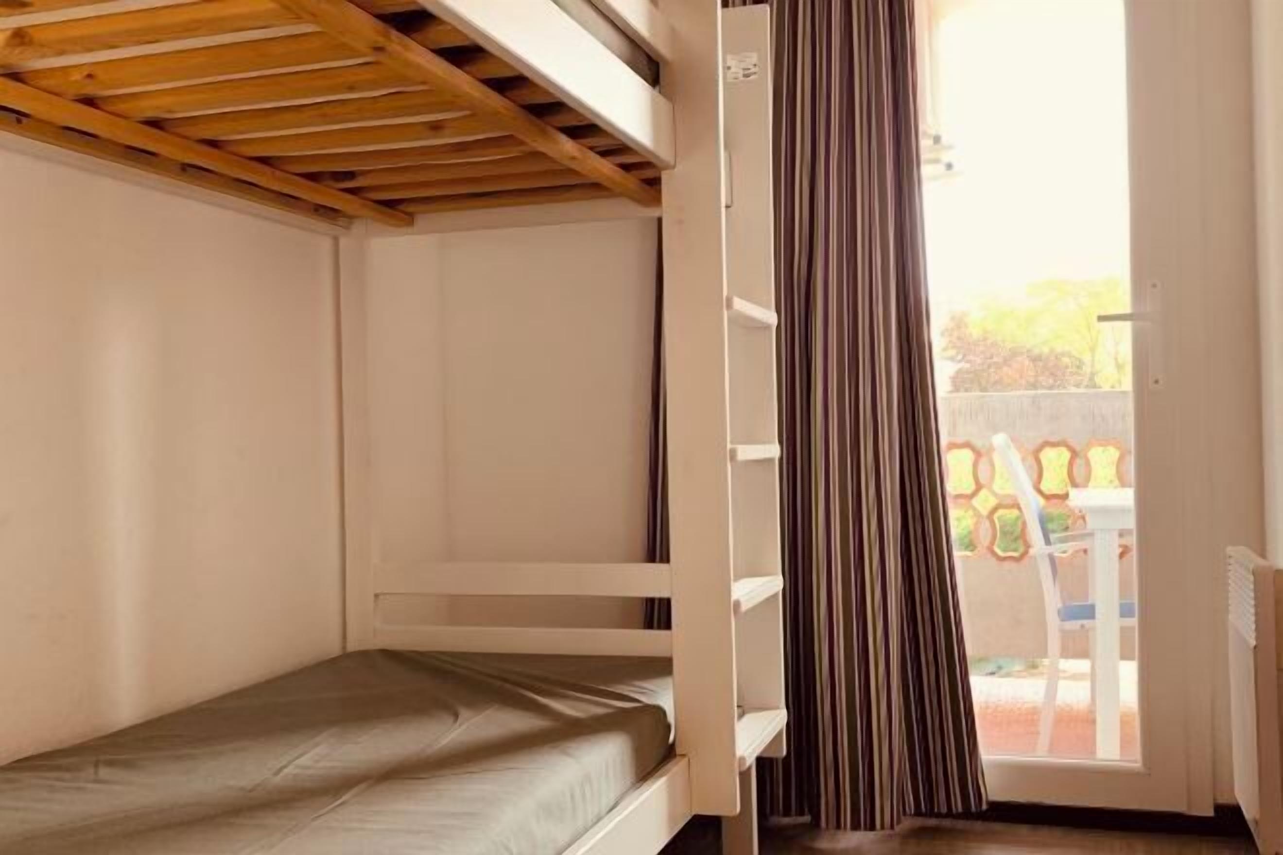 遮光窗帘、熨斗/熨板、婴儿床、免费 WiFi