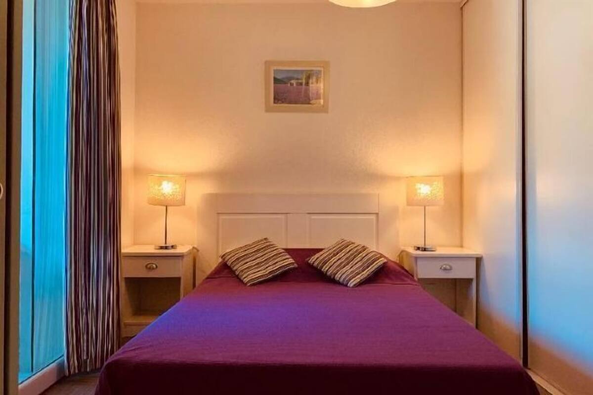 Blackout drapes, iron/ironing board, cribs/infant beds, free WiFi