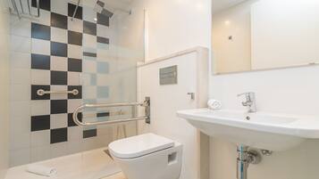 Combinazione doccia/vasca, asciugacapelli, asciugamani