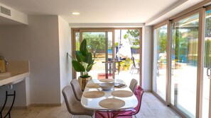 Unclassified image, 3 of 31, button