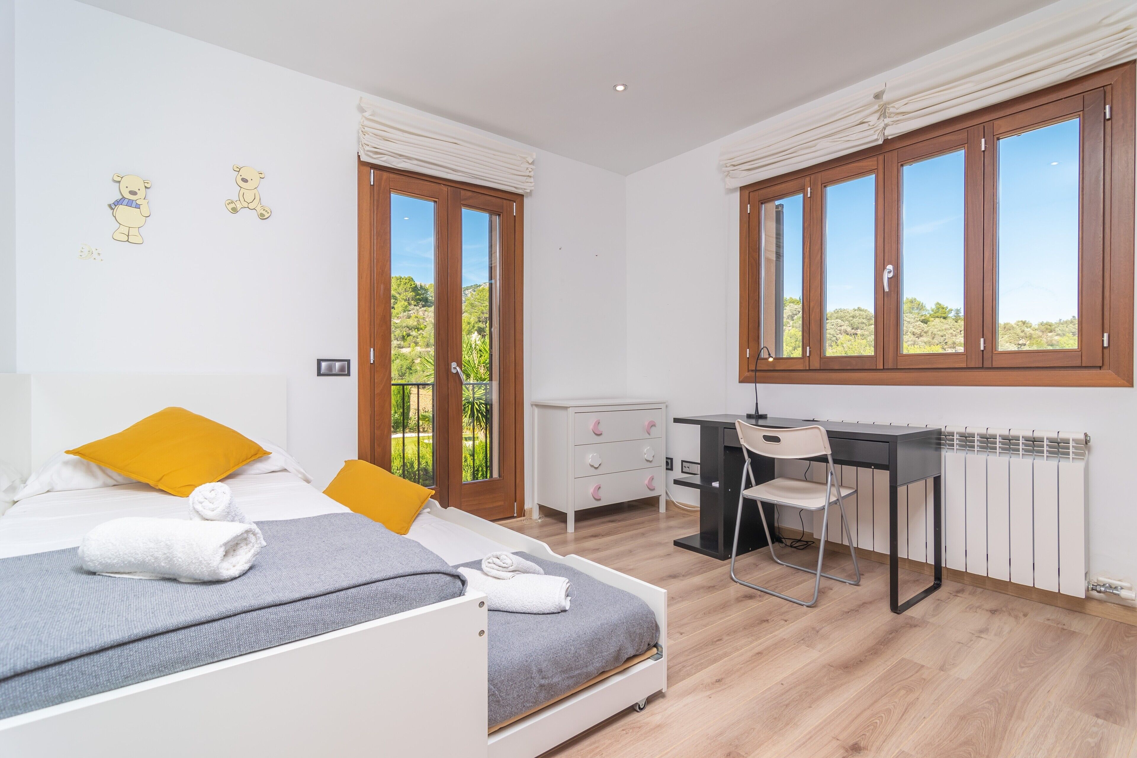 3 bedrooms, iron/ironing board, free WiFi, bed sheets
