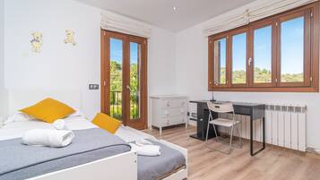 3 bedrooms, iron/ironing board, free WiFi, bed sheets