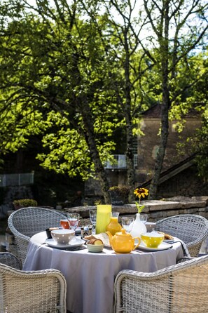 Enjoy a meal al fresco in our garden courtyard, surrounded by lush greenery and comfortable seating.