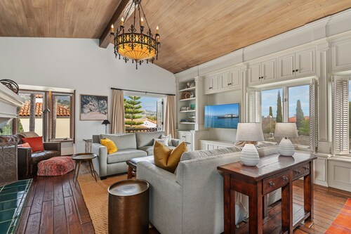 Superb La Vida Riviera 2 BD 2BA Gorgeous Riviera Views, Walk Everywhere!