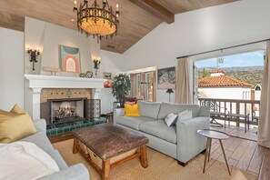 Smart TV, fireplace, stereo, offices