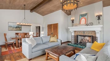 Smart TV, fireplace, stereo, offices