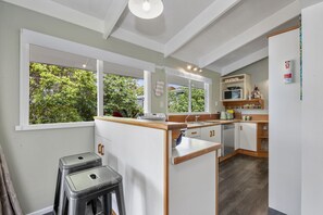 Fridge, microwave, dishwasher, toaster