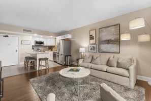 Smart TV, Netflix, Hulu, streaming services