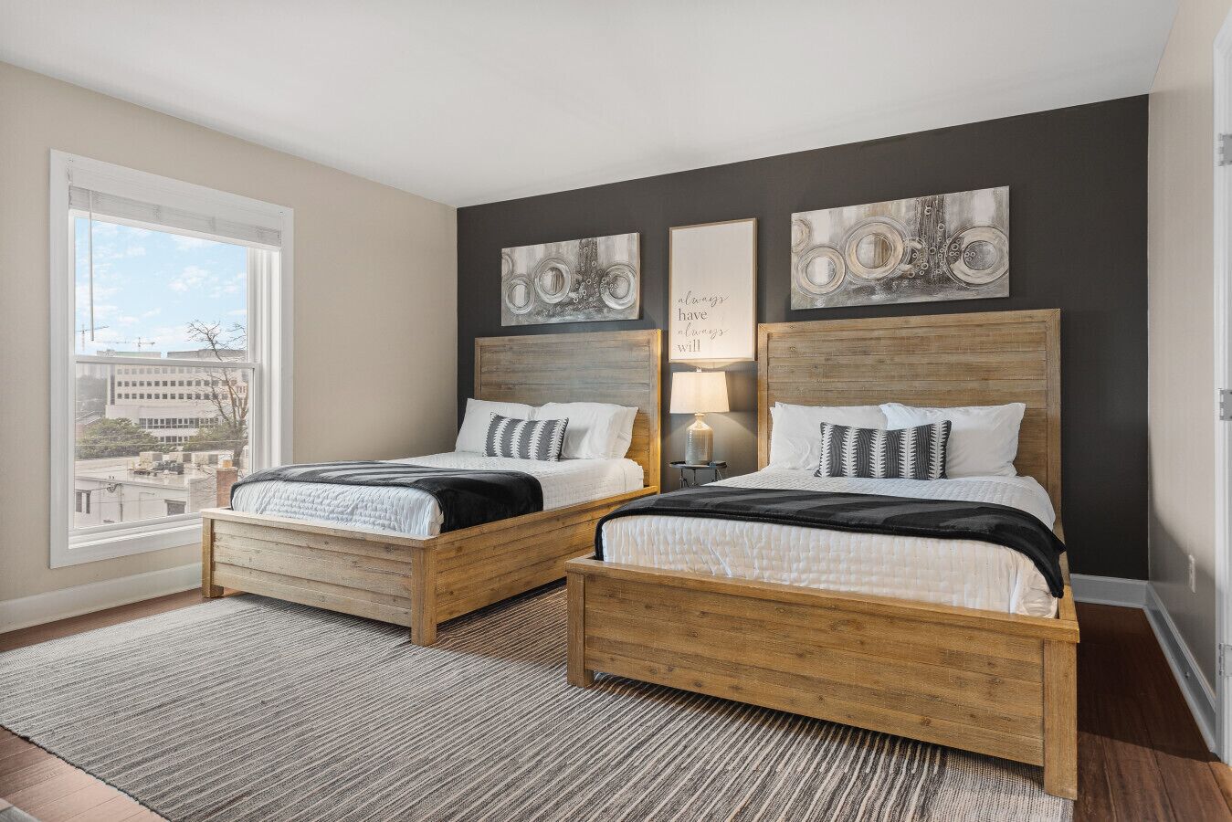 1 室のベッドルーム、デスク、アイロン / アイロン台、WiFi (無料)