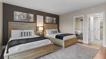 1 kamar tidur, meja kerja, setrika/meja setrika, dan Wi-Fi gratis