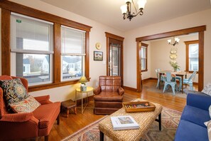 Smart TV, books - Whole House Sleeps 12 (Harrisonburg)