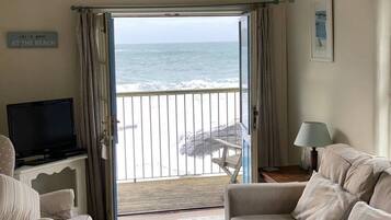 Een televisie en een dvd-speler