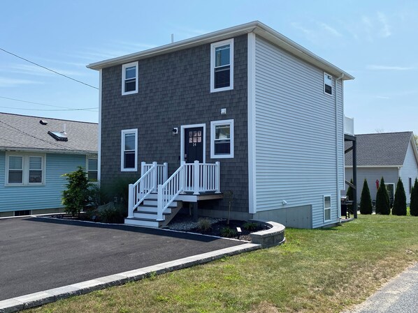 Exterior - Walk to the Beach! Scarborough - Narragansett (Narragansett)